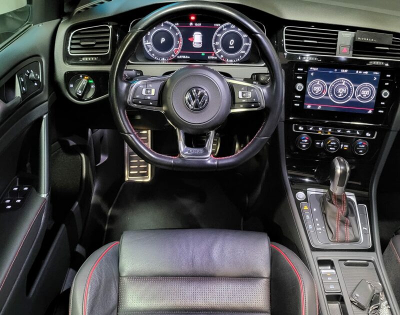 <h1>VOLKSWAGEN GOLF VII GTI Performance 2.0 TSI 245cv Boîte Auto DSG</h1>