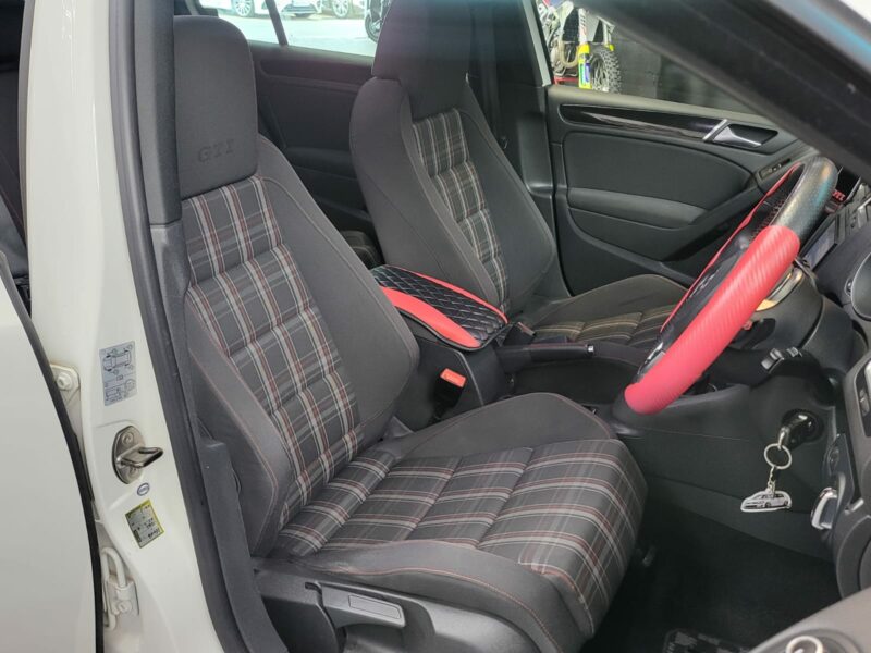 <h1>VOLKSWAGEN GOLF VI GTI 2.0 TSI 210cv Boîte Auto DSG / VOLANT A DROITE / IMPORTATION JAPONAISE</h1>