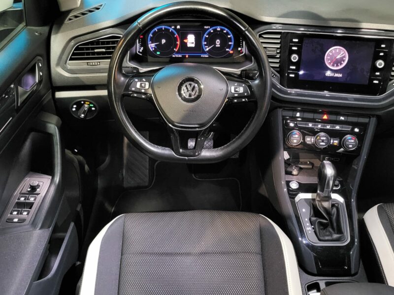 <h1>VOLKSWAGEN T-ROC 1.5 TSI 150CV CARAT</h1>