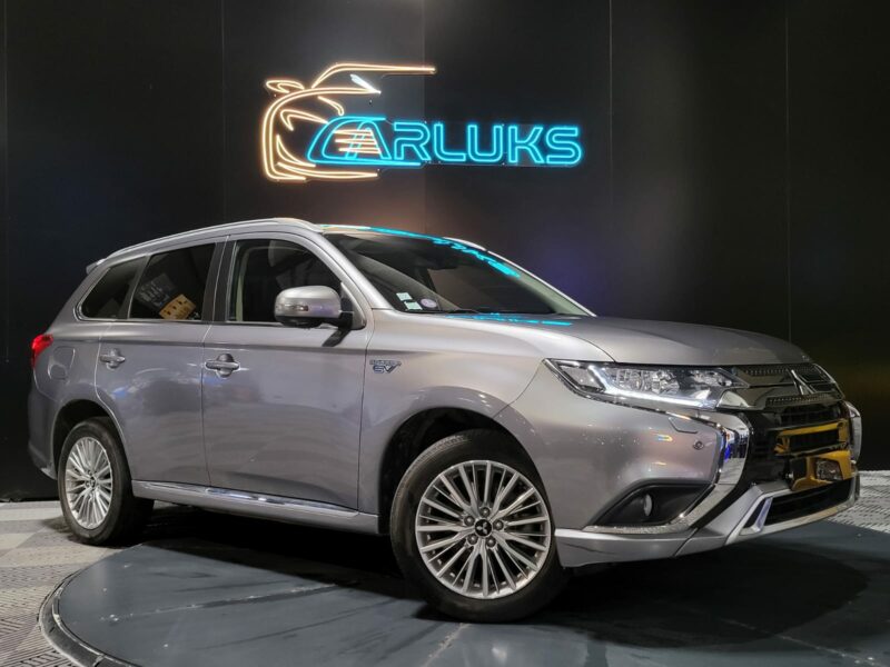 <h1>MITSUBISHI OUTLANDER III Hybrid PHEV 2.4 MIVEC 224cv Business 4WD BVA</h1>