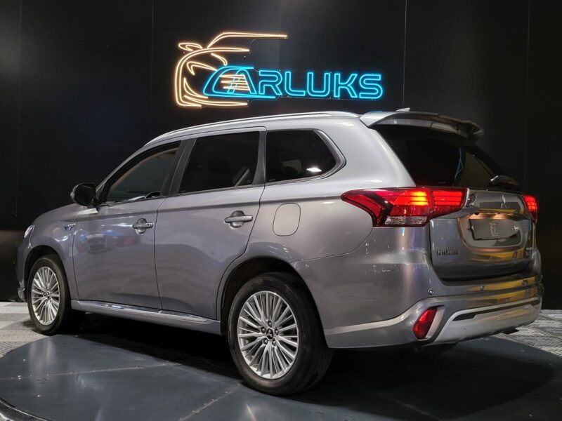 <h1>MITSUBISHI OUTLANDER III Hybrid PHEV 2.4 MIVEC 224cv Business 4WD BVA</h1>