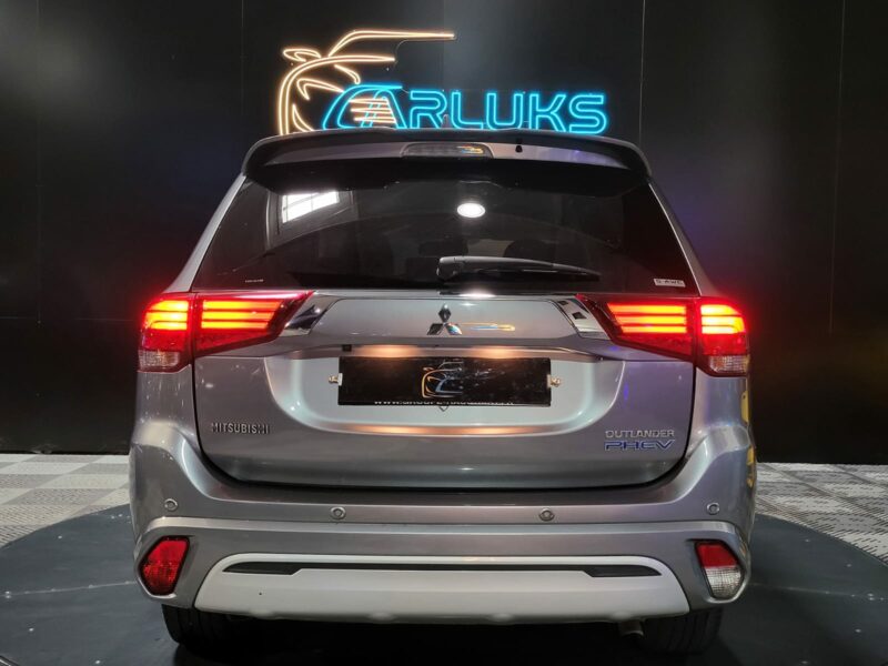 <h1>MITSUBISHI OUTLANDER III Hybrid PHEV 2.4 MIVEC 224cv Business 4WD BVA</h1>