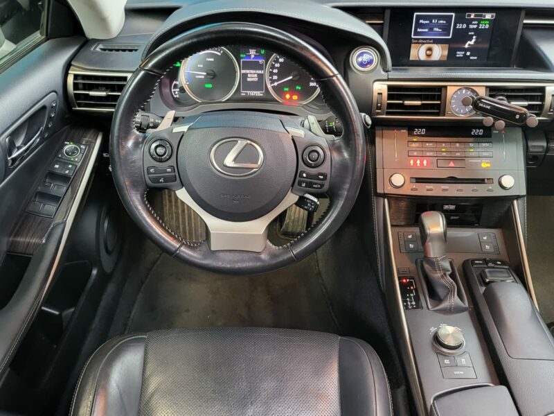 <h1>LEXUS IS III 300h Hybrid 223cv Luxe Boîte Auto E-CVT</h1>