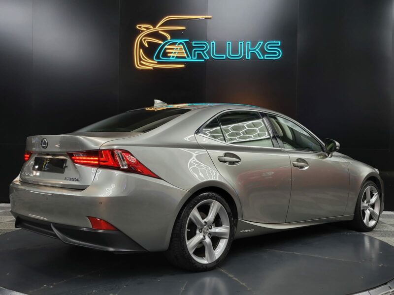 <h1>LEXUS IS III 300h Hybrid 223cv Luxe Boîte Auto E-CVT</h1>