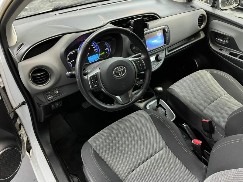 <h1>TOYOTA YARIS 2017 1.5 Hybrid 100cv BUISNESS</h1>