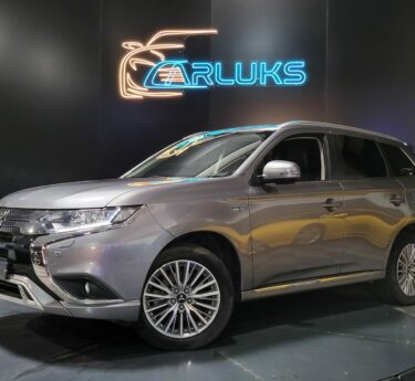 MITSUBISHI OUTLANDER III Hybrid PHEV 2.4 MIVEC 224cv Business 4WD BVA