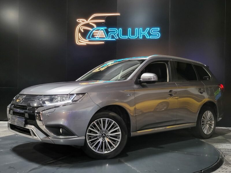 <h1>MITSUBISHI OUTLANDER III Hybrid PHEV 2.4 MIVEC 224cv Business 4WD BVA</h1>